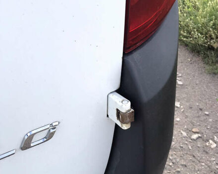 Белый Фиат Добло, объемом двигателя 1.6 л и пробегом 355 тыс. км за 5700 $, фото 6 на Automoto.ua