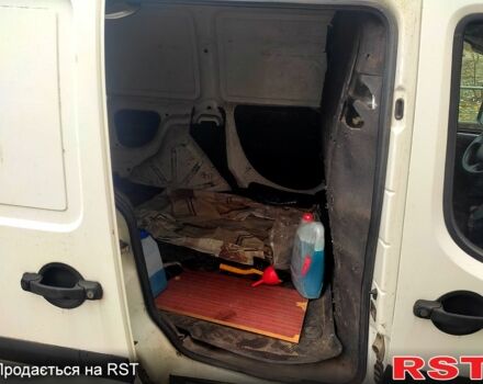 Белый Фиат Добло, объемом двигателя 1.2 л и пробегом 215 тыс. км за 2800 $, фото 2 на Automoto.ua