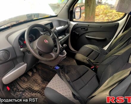 Белый Фиат Добло, объемом двигателя 1.2 л и пробегом 215 тыс. км за 2800 $, фото 4 на Automoto.ua