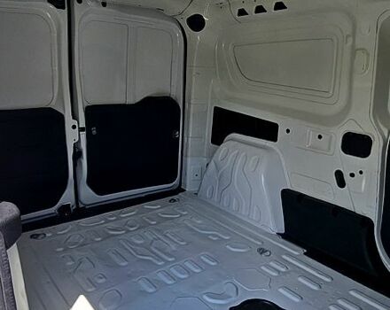 Белый Фиат Добло, объемом двигателя 1.3 л и пробегом 98 тыс. км за 10100 $, фото 4 на Automoto.ua