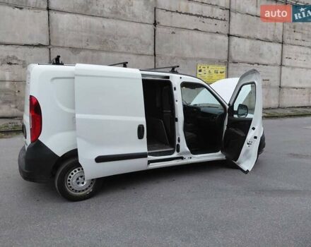 Белый Фиат Добло, объемом двигателя 1.37 л и пробегом 171 тыс. км за 5500 $, фото 4 на Automoto.ua