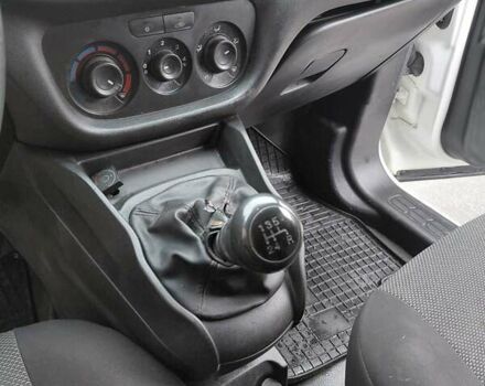 Белый Фиат Добло, объемом двигателя 1.37 л и пробегом 171 тыс. км за 5500 $, фото 11 на Automoto.ua