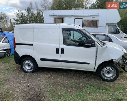 Белый Фиат Добло, объемом двигателя 1.4 л и пробегом 100 тыс. км за 2900 $, фото 2 на Automoto.ua