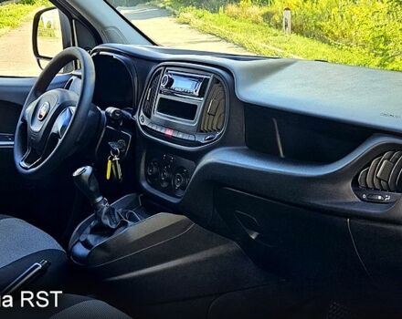 Белый Фиат Добло, объемом двигателя 1.3 л и пробегом 53 тыс. км за 12500 $, фото 6 на Automoto.ua