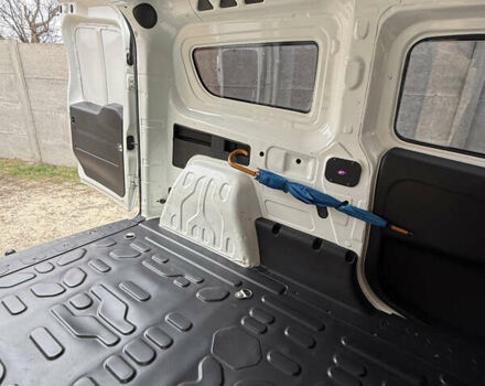 Белый Фиат Добло, объемом двигателя 1.6 л и пробегом 195 тыс. км за 12700 $, фото 22 на Automoto.ua