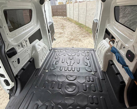 Белый Фиат Добло, объемом двигателя 1.6 л и пробегом 195 тыс. км за 12700 $, фото 36 на Automoto.ua