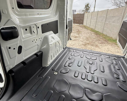 Белый Фиат Добло, объемом двигателя 1.6 л и пробегом 195 тыс. км за 12700 $, фото 23 на Automoto.ua