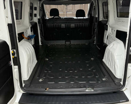 Белый Фиат Добло, объемом двигателя 1.6 л и пробегом 195 тыс. км за 12700 $, фото 14 на Automoto.ua