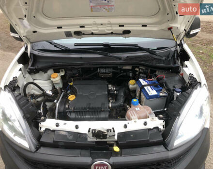 Белый Фиат Добло, объемом двигателя 1.37 л и пробегом 127 тыс. км за 9500 $, фото 12 на Automoto.ua