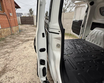 Белый Фиат Добло, объемом двигателя 1.6 л и пробегом 195 тыс. км за 12700 $, фото 21 на Automoto.ua