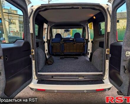 Белый Фиат Добло, объемом двигателя 1.3 л и пробегом 100 тыс. км за 10800 $, фото 8 на Automoto.ua