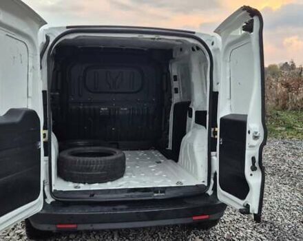 Белый Фиат Добло, объемом двигателя 1.37 л и пробегом 176 тыс. км за 6900 $, фото 8 на Automoto.ua