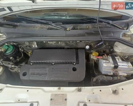 Белый Фиат Добло, объемом двигателя 1.25 л и пробегом 133 тыс. км за 5500 $, фото 6 на Automoto.ua