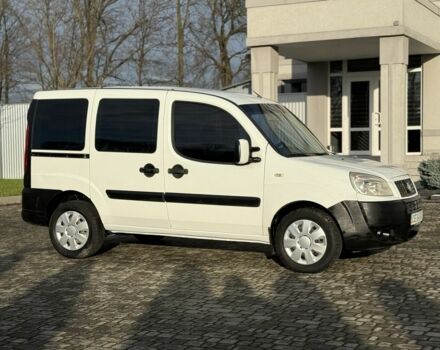 Белый Фиат Добло, объемом двигателя 1.3 л и пробегом 291 тыс. км за 3999 $, фото 2 на Automoto.ua