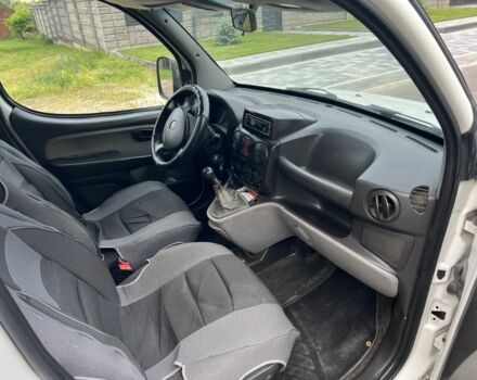 Белый Фиат Добло, объемом двигателя 1.9 л и пробегом 399 тыс. км за 4200 $, фото 6 на Automoto.ua