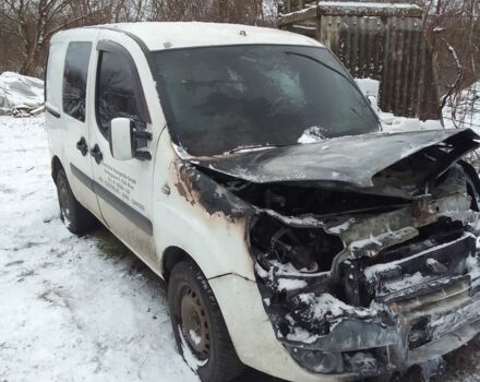 Белый Фиат Добло, объемом двигателя 1.2 л и пробегом 350 тыс. км за 900 $, фото 1 на Automoto.ua