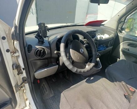 Белый Фиат Добло, объемом двигателя 1.9 л и пробегом 2 тыс. км за 4999 $, фото 7 на Automoto.ua