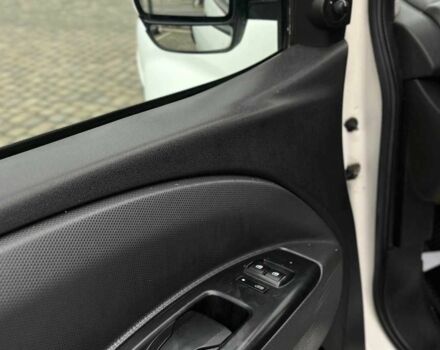 Белый Фиат Добло, объемом двигателя 1.2 л и пробегом 270 тыс. км за 4990 $, фото 16 на Automoto.ua