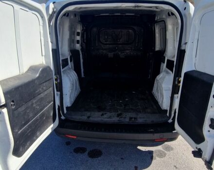 Белый Фиат Добло, объемом двигателя 1.2 л и пробегом 234 тыс. км за 4500 $, фото 3 на Automoto.ua