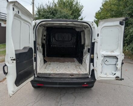 Белый Фиат Добло, объемом двигателя 1.2 л и пробегом 150 тыс. км за 3500 $, фото 2 на Automoto.ua