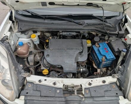 Белый Фиат Добло, объемом двигателя 1.2 л и пробегом 150 тыс. км за 3500 $, фото 6 на Automoto.ua