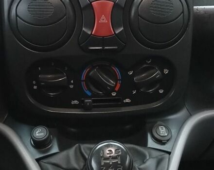 Белый Фиат Добло, объемом двигателя 1.4 л и пробегом 364 тыс. км за 3800 $, фото 13 на Automoto.ua