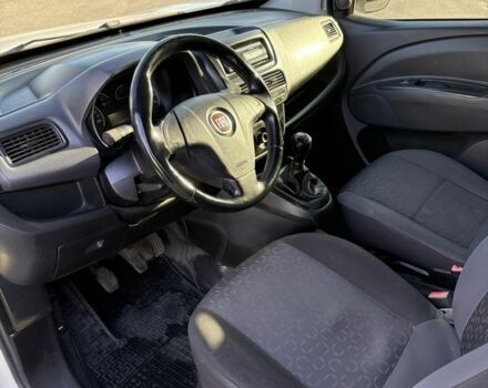 Белый Фиат Добло, объемом двигателя 1.2 л и пробегом 309 тыс. км за 5000 $, фото 10 на Automoto.ua