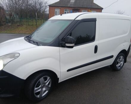 Белый Фиат Добло, объемом двигателя 1.2 л и пробегом 285 тыс. км за 3999 $, фото 2 на Automoto.ua