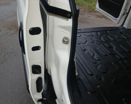 Белый Фиат Добло, объемом двигателя 1.2 л и пробегом 285 тыс. км за 3999 $, фото 11 на Automoto.ua