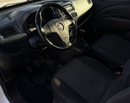 Белый Фиат Добло, объемом двигателя 1.2 л и пробегом 309 тыс. км за 5000 $, фото 11 на Automoto.ua