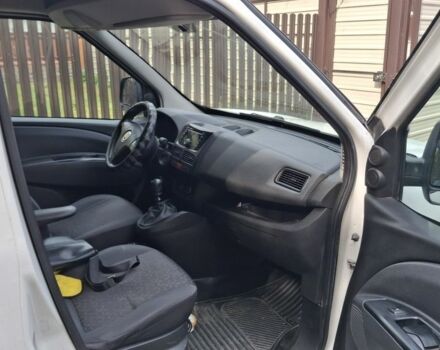 Белый Фиат Добло, объемом двигателя 1.6 л и пробегом 302 тыс. км за 6300 $, фото 3 на Automoto.ua