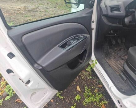 Белый Фиат Добло, объемом двигателя 1.2 л и пробегом 240 тыс. км за 2500 $, фото 6 на Automoto.ua