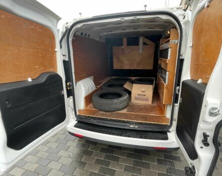 Белый Фиат Добло, объемом двигателя 1.6 л и пробегом 177 тыс. км за 9400 $, фото 5 на Automoto.ua