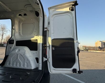 Белый Фиат Добло, объемом двигателя 1.2 л и пробегом 352 тыс. км за 6151 $, фото 16 на Automoto.ua