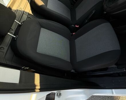 Белый Фиат Добло, объемом двигателя 1.2 л и пробегом 352 тыс. км за 6151 $, фото 5 на Automoto.ua