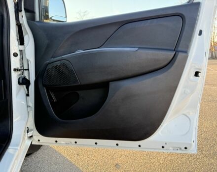 Белый Фиат Добло, объемом двигателя 1.2 л и пробегом 352 тыс. км за 6151 $, фото 8 на Automoto.ua