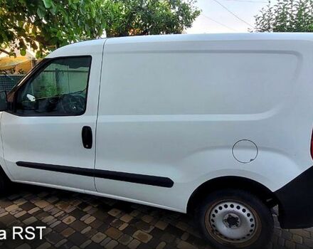 Белый Фиат Добло, объемом двигателя 1.4 л и пробегом 102 тыс. км за 8660 $, фото 3 на Automoto.ua