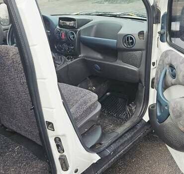 Белый Фиат Добло, объемом двигателя 1.91 л и пробегом 238 тыс. км за 3000 $, фото 4 на Automoto.ua