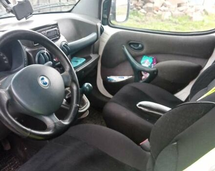 Белый Фиат Добло, объемом двигателя 1.9 л и пробегом 246 тыс. км за 4300 $, фото 2 на Automoto.ua