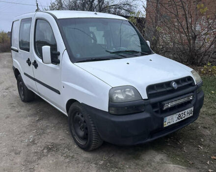 Белый Фиат Добло, объемом двигателя 1.9 л и пробегом 340 тыс. км за 2500 $, фото 1 на Automoto.ua