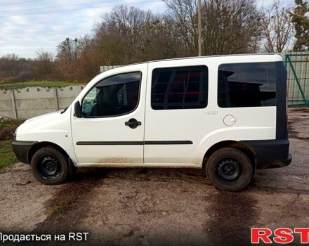 Белый Фиат Добло, объемом двигателя 1.6 л и пробегом 328 тыс. км за 4000 $, фото 2 на Automoto.ua