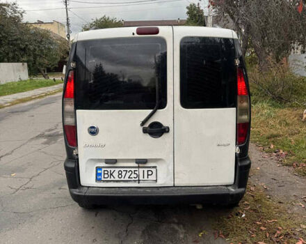 Белый Фиат Добло, объемом двигателя 1.3 л и пробегом 250 тыс. км за 3000 $, фото 3 на Automoto.ua