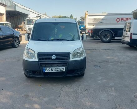 Белый Фиат Добло, объемом двигателя 1.2 л и пробегом 320 тыс. км за 3750 $, фото 3 на Automoto.ua