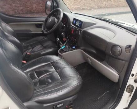 Белый Фиат Добло, объемом двигателя 1.9 л и пробегом 300 тыс. км за 4500 $, фото 17 на Automoto.ua