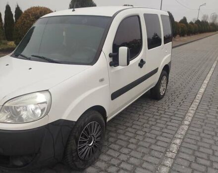 Белый Фиат Добло, объемом двигателя 1.9 л и пробегом 300 тыс. км за 4500 $, фото 5 на Automoto.ua