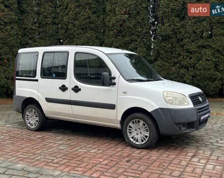 Белый Фиат Добло, объемом двигателя 1.37 л и пробегом 175 тыс. км за 4200 $, фото 1 на Automoto.ua