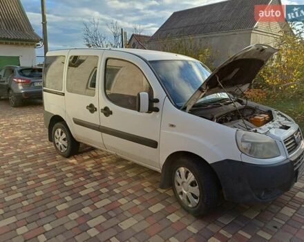 Белый Фиат Добло, объемом двигателя 1.9 л и пробегом 342 тыс. км за 3800 $, фото 4 на Automoto.ua