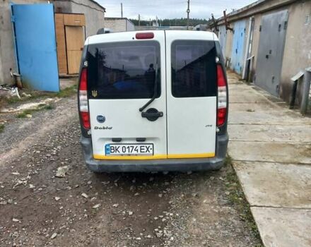 Белый Фиат Добло, объемом двигателя 1.91 л и пробегом 330 тыс. км за 4000 $, фото 1 на Automoto.ua