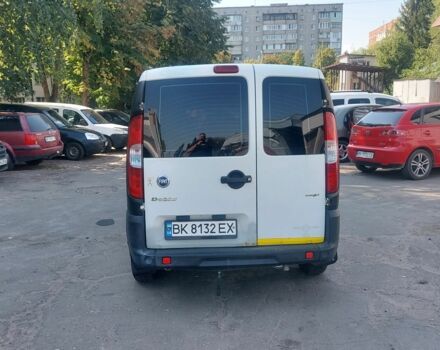 Белый Фиат Добло, объемом двигателя 1.2 л и пробегом 320 тыс. км за 3750 $, фото 6 на Automoto.ua