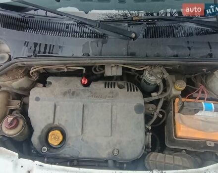 Белый Фиат Добло, объемом двигателя 1.9 л и пробегом 390 тыс. км за 4100 $, фото 2 на Automoto.ua